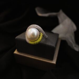 A beautiful yellow and white zircon round hug shape silver ring  with a  white fresh water pearl