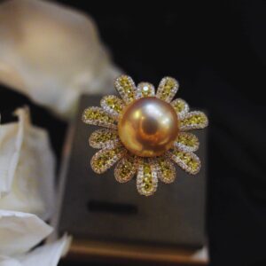 A beautiful fresh water chanpagne pearl  with daisy shape yellow gemstone gold plated ring